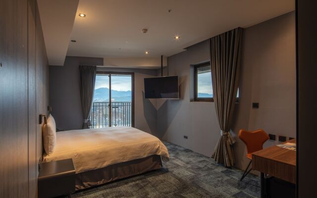 Roaders Plus Hotel Taipei Station