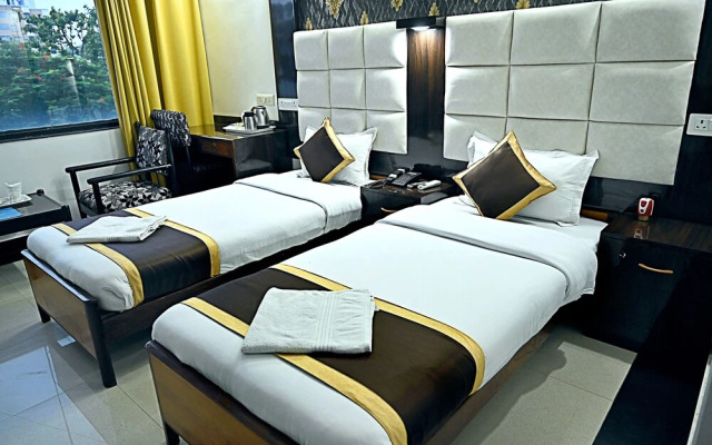 Hotel Rajhans International