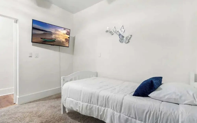 Charming 2-bedroom Home Lakeland