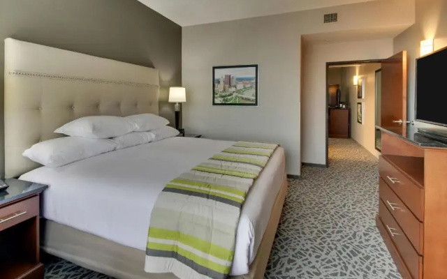 Drury Inn & Suites Cleveland Beachwood