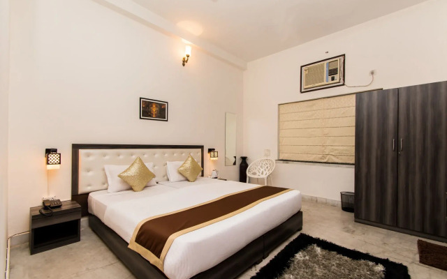 Oyo 6774 Apartment The White Feathers