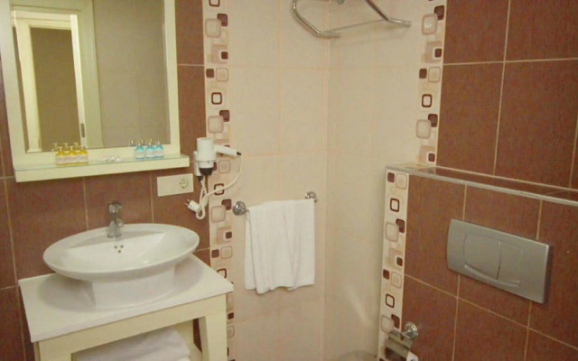 Royce Hotel