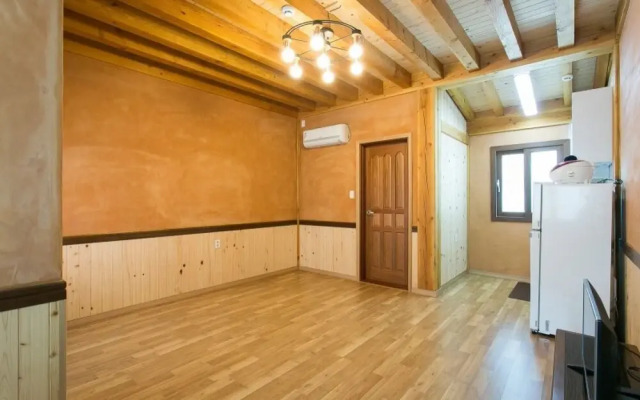 Gyeongju Hanok Kkotjam Pension