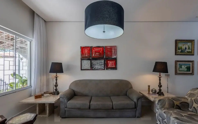 2BR House w/ Pool & BBQ in Penha Tzs210
