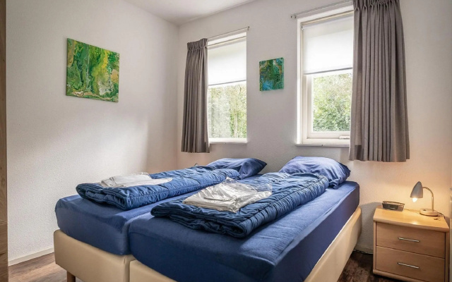 Detached holiday home with dishwasher, located on Texel