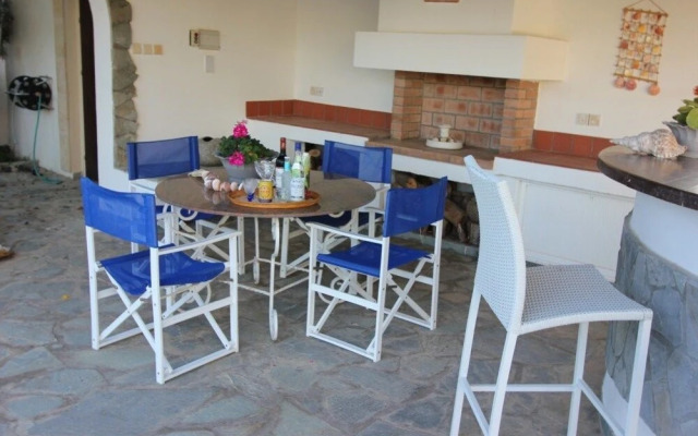 Mazeri Villa