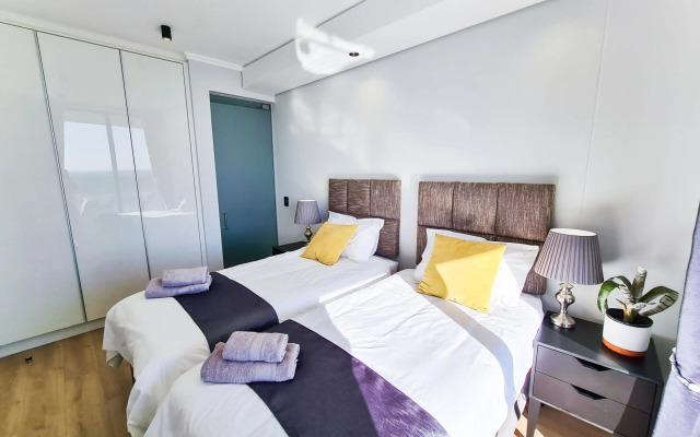 Ellipse Waterfall Upmarket Apartment