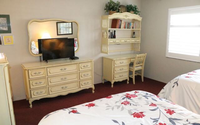 Jamaica Royale 054 - 1 Br Apts