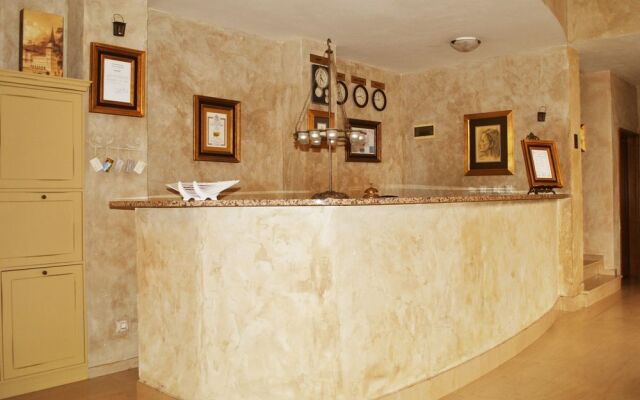 Alexander Palace-Advi