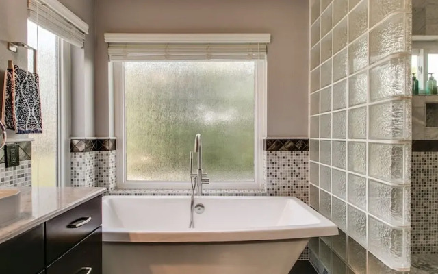 Luxe Scottsdale Home W/pool, Spa, & Tesla Charger