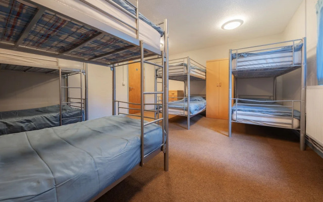 Bunkhouse/20bedroom/sleeps85/4acre/gamesroom/wifi