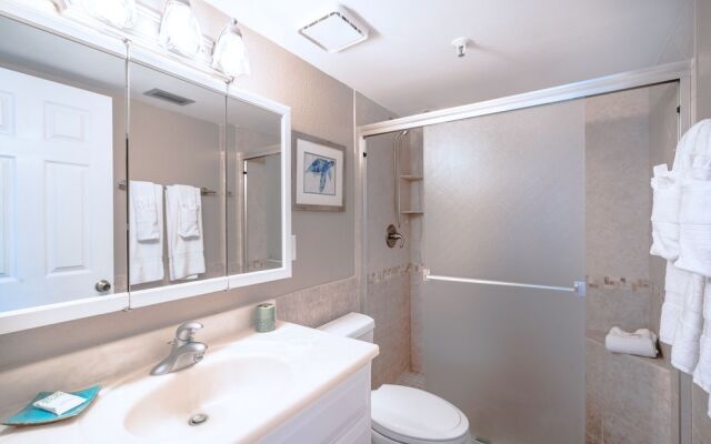 Pointe Condo #201 by Vtrips