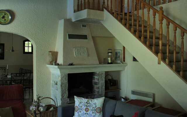 Alluring Holiday Home in Flayosc With Pool