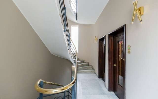 Milan Retreats Magenta