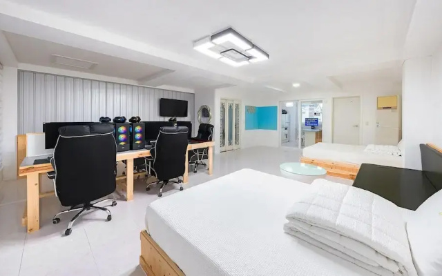 Gyeongju Jullietapoolvilla&kidspension