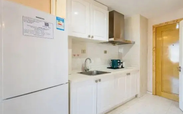 Ganghui Four Seasons Hotel Apartment (Dalian Railway Station Zhongshan Square)
