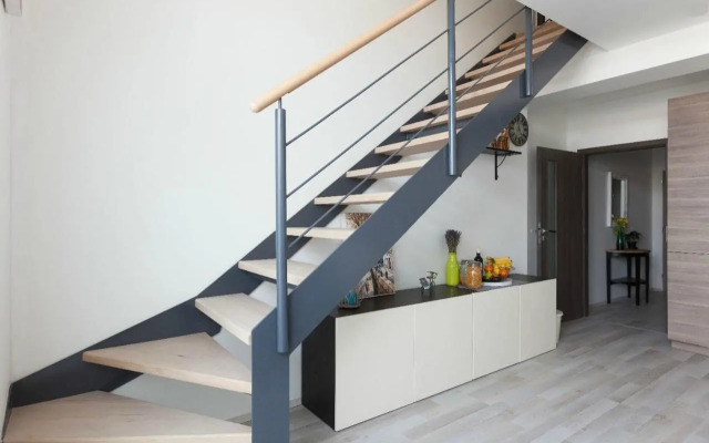 Kent Ridge Loft, Sokolska