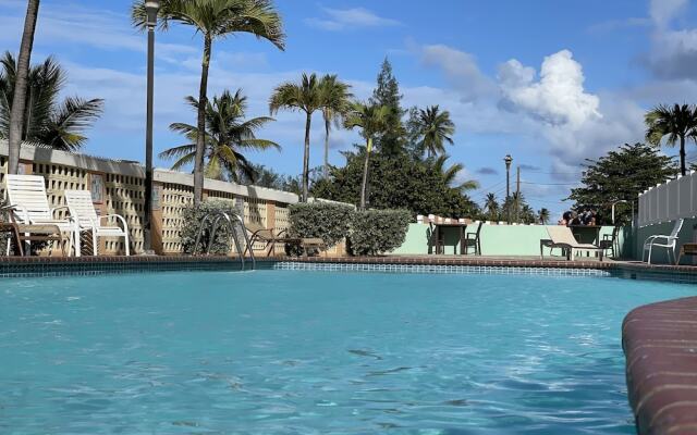 Beach condo with Pool and Ocean View