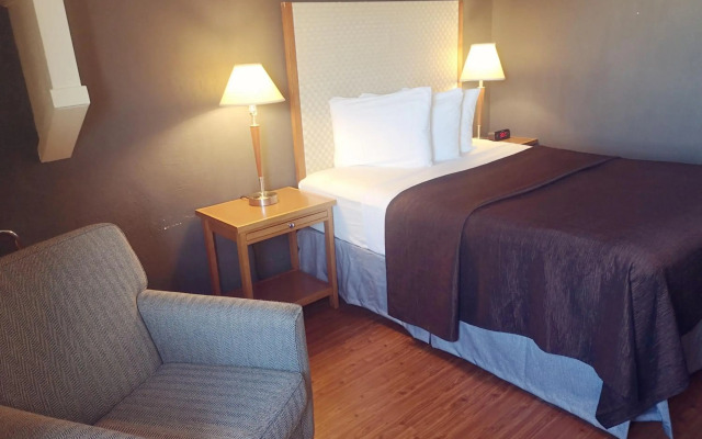 Travelodge by Wyndham Edmonton West