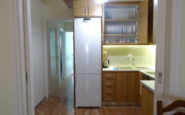 Modern Traditional Central Apartment