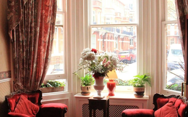 Maranton House Hotel