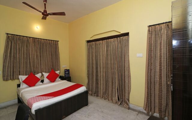 Astoria House by FabHotel