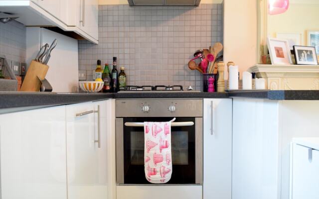 Studio Apartment in Camden Sleeps 2