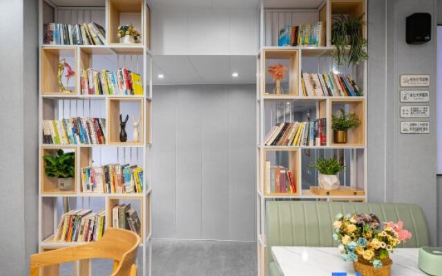 Mijia Youth Hotel (Shanghai Hongqiao Luohe Luo Shop)