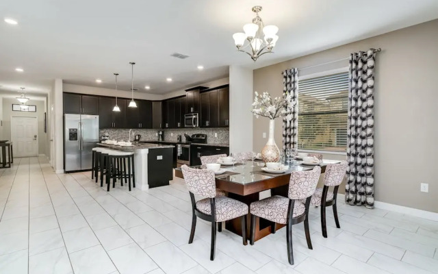 6bed 5Ba Villa Game Room Pool Spa