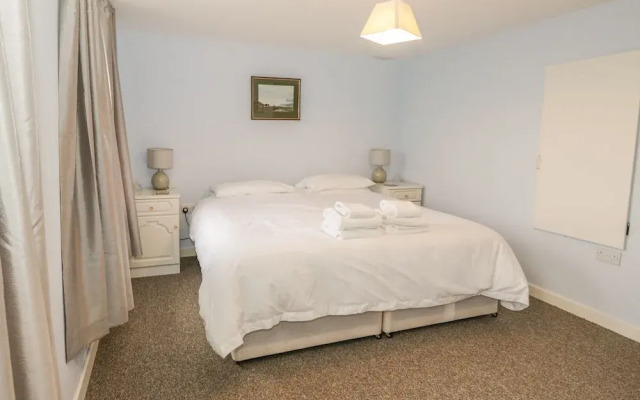 2 Park Nook Close