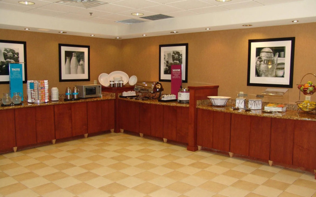 Hampton Inn Garden City