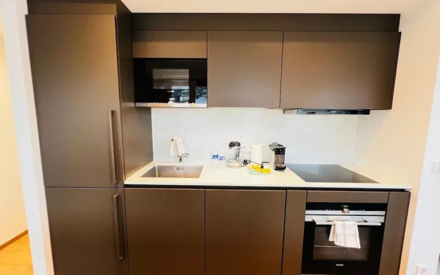 Beautiful one bedroom w balcony&parking