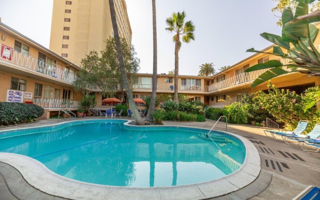 Cal Mar Hotel Suites