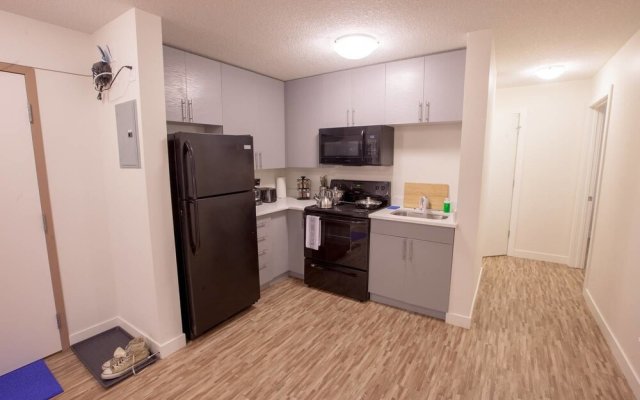 Stay With Ease Hospitality! 3 Bed 2 Bath