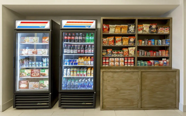 Holiday Inn Express Las Vegas - Stadium Area by IHG