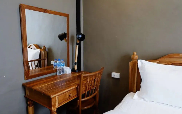Bloom Cafe & Hostel Lipe