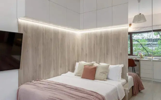 Modern & Bright Studio on Amzei Square