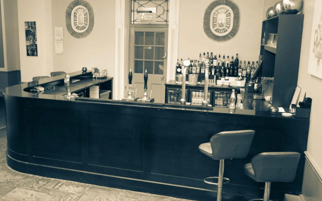 The Warwick Arms Hotel