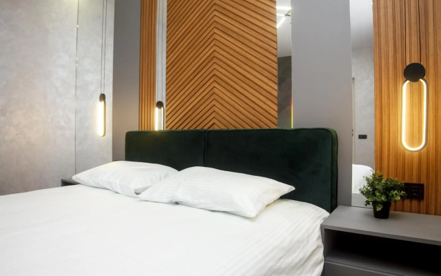 Close to main square, big living room and kitchen 2 saparate rooms
