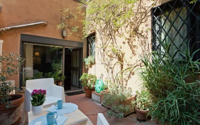 Rental in Rome Arco Ciambella Loft