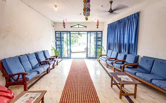 Fabhotel Raj Residency