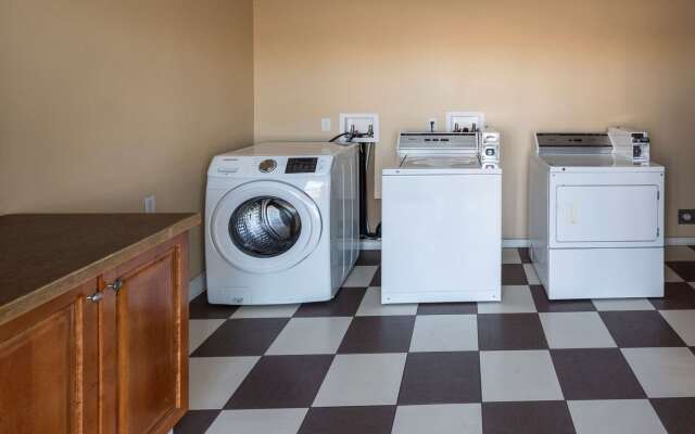 Medicine Hat Inn & Suites
