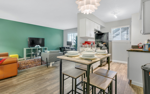 Pearl Location ✔Fast Wifi + Free Parking  ✔Modern Living