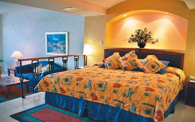 Casa Real Hotel & Suites
