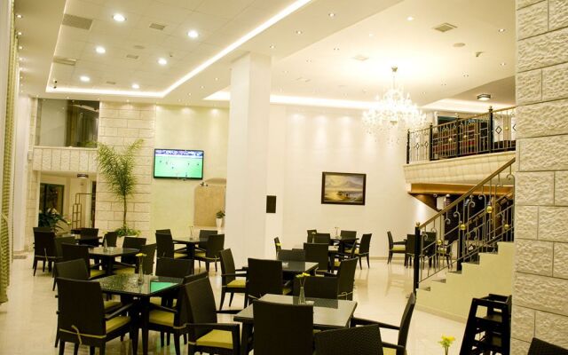 Ararat Hotel