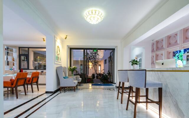 Dali T Hotel