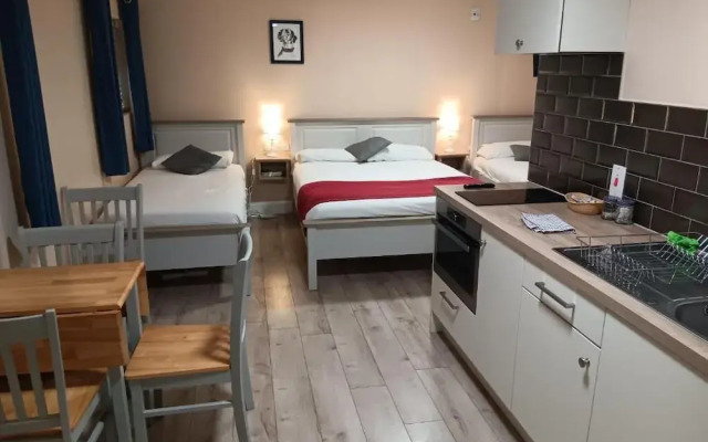 Mattys Pub & Apartments