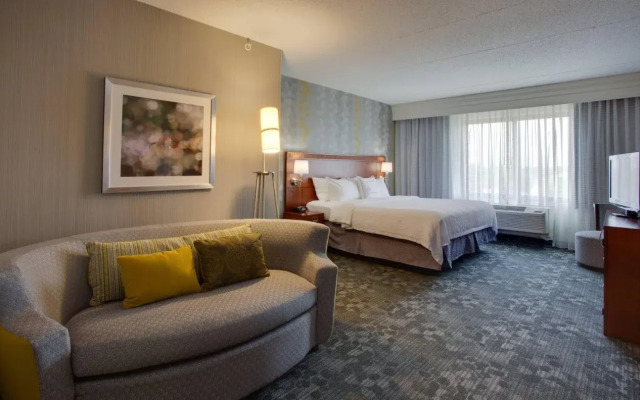Courtyard by Marriott Republic Aprt Long Island/Farmingdale