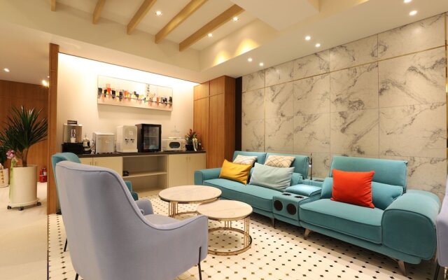 H Avenue Hotel