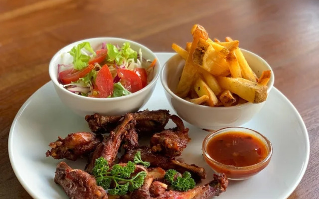 Lucky Monkey Inn & Restaurant